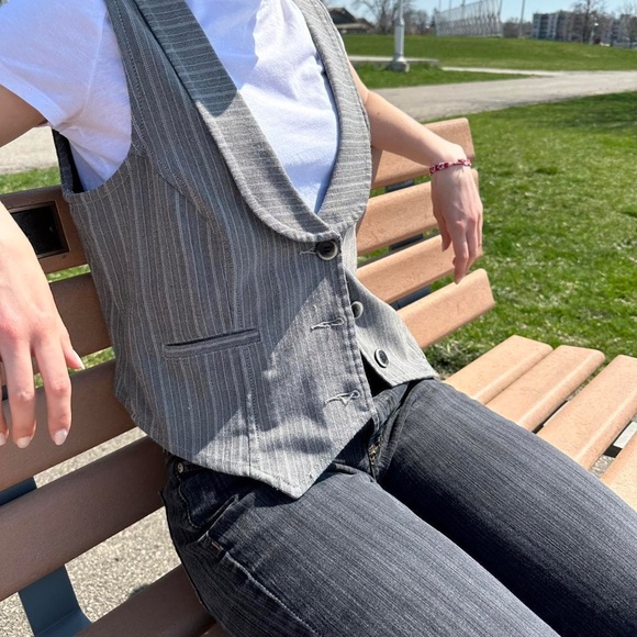 Pinstripe grey and white vest - Picture 4 of 5